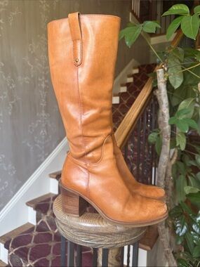 MATISSA ladies, leather boot size 6 1/2 very good condition